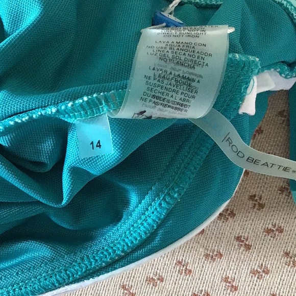 One piece swimwear Size 14 - Picture 3 of 7